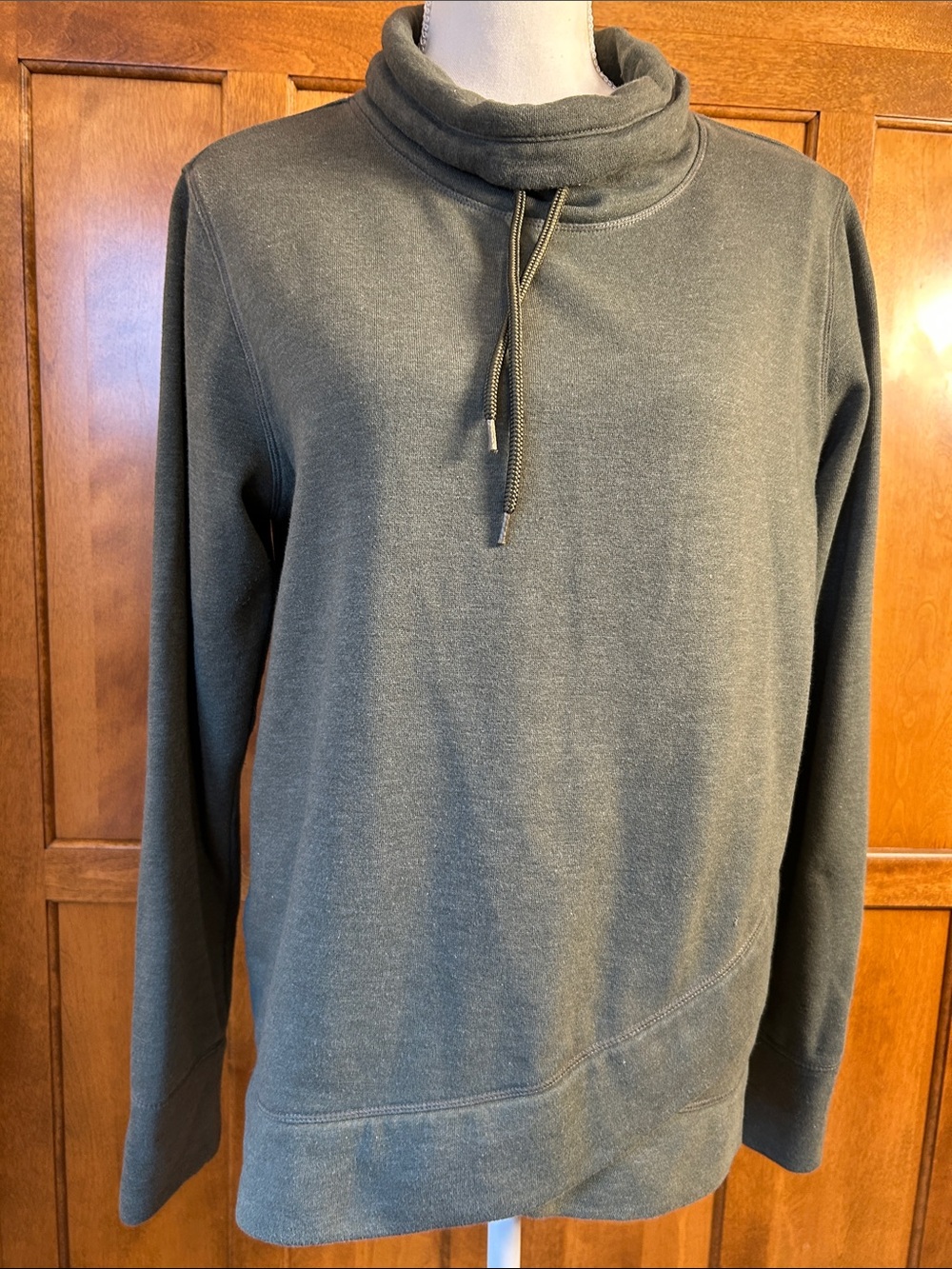 DSG Women’s Olive Green Cowl Neck Sweatshirt Long Sleeve Asymmetrical Hem. Sz L